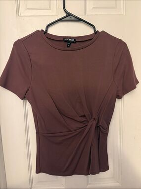 Express Twist-Knot Short Sleeve Top in Dusty Mauve